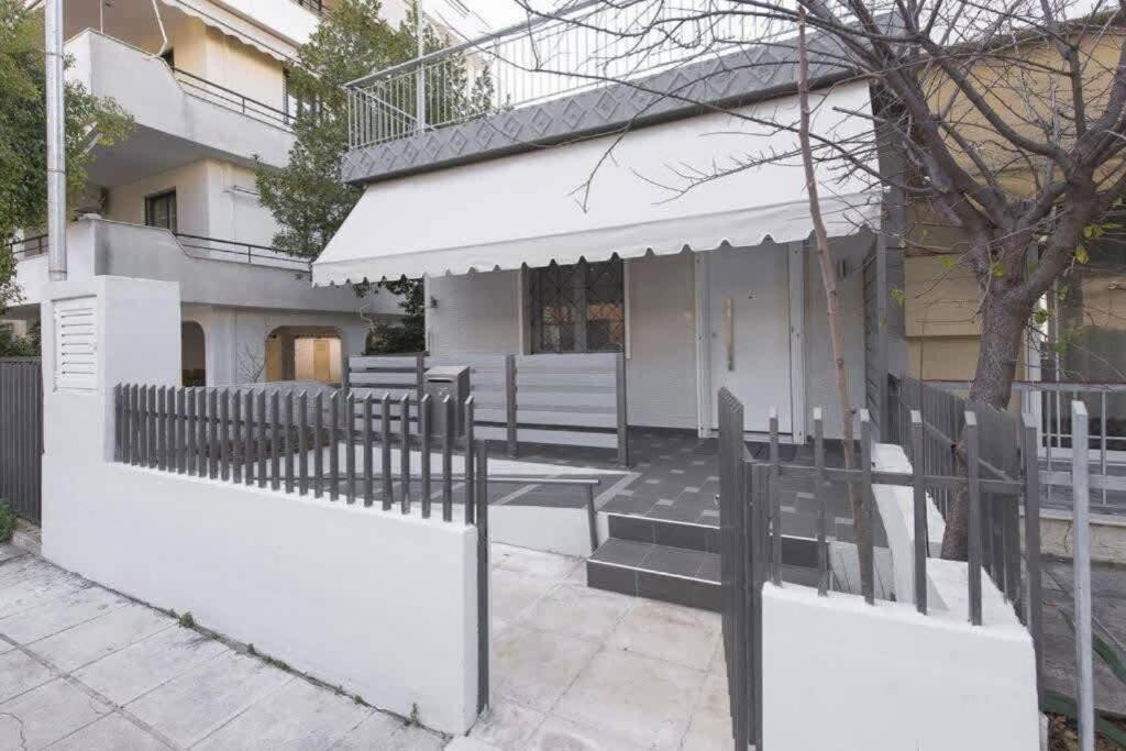 Modern Fully-Equipped House, 5 Min Walk From Metro Villa Athena Bagian luar foto