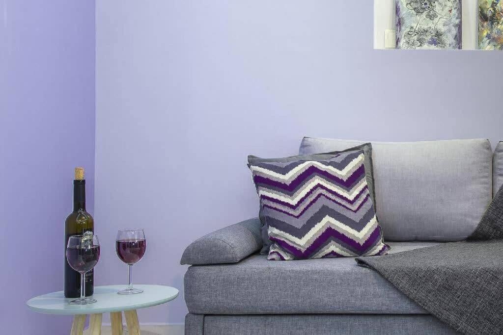 Modern Fully-Equipped House, 5 Min Walk From Metro Villa Athena Bagian luar foto