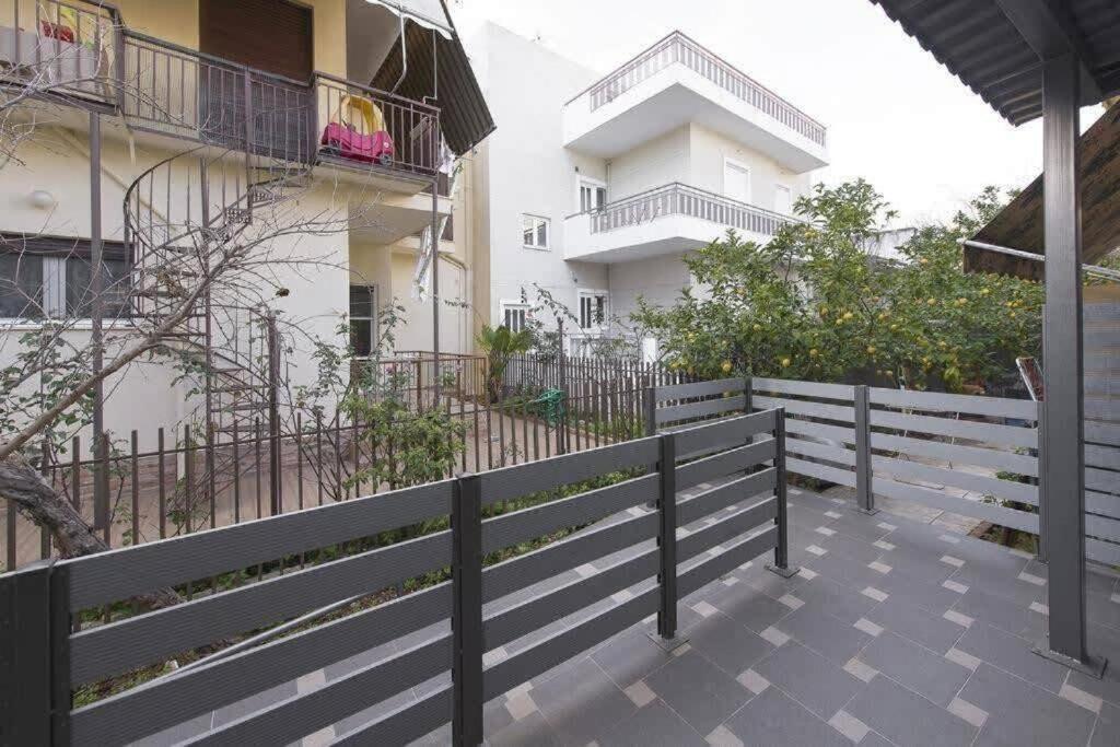 Modern Fully-Equipped House, 5 Min Walk From Metro Villa Athena Bagian luar foto