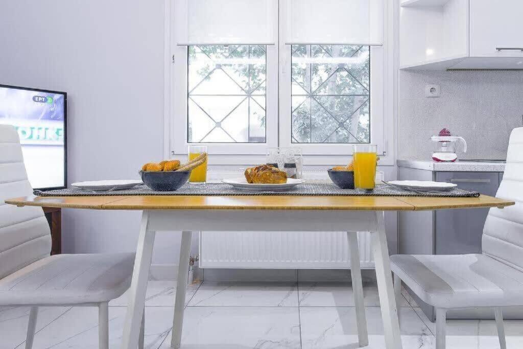 Modern Fully-Equipped House, 5 Min Walk From Metro Villa Athena Bagian luar foto