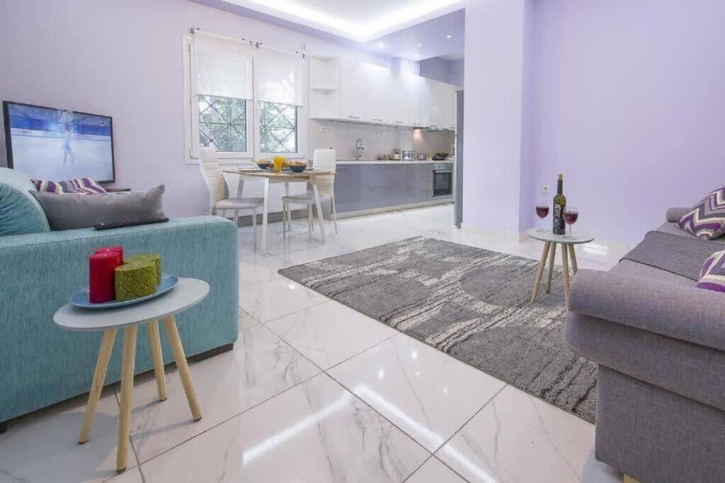 Modern Fully-Equipped House, 5 Min Walk From Metro Villa Athena Bagian luar foto