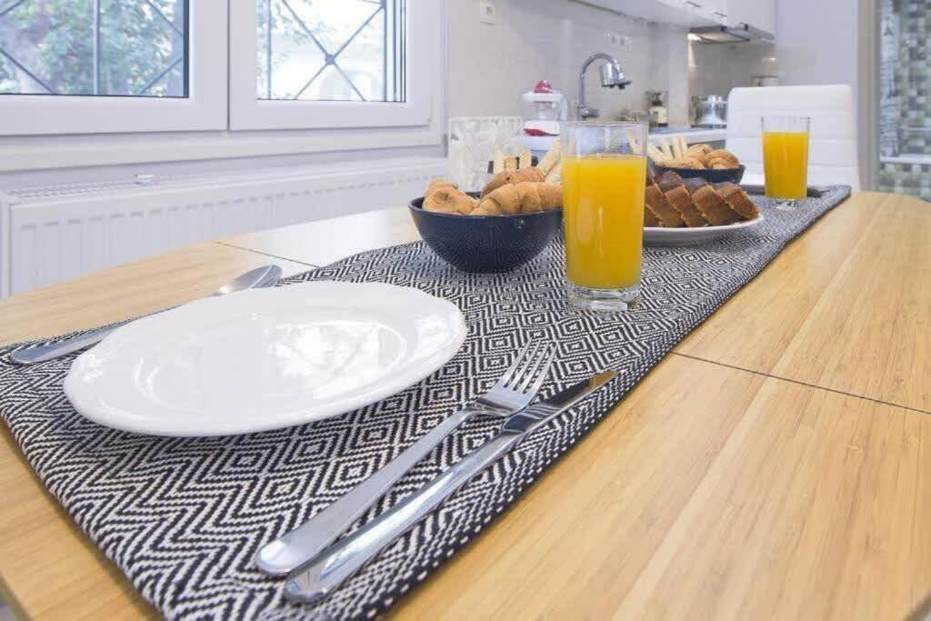 Modern Fully-Equipped House, 5 Min Walk From Metro Villa Athena Bagian luar foto