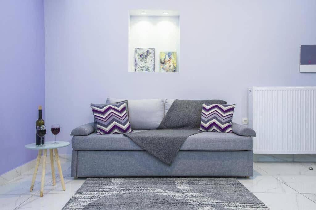 Modern Fully-Equipped House, 5 Min Walk From Metro Villa Athena Bagian luar foto